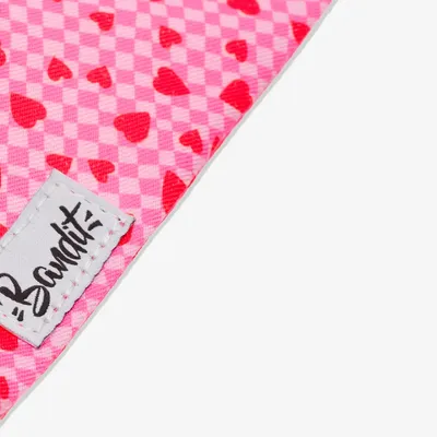 Bandana pour chien imprimé à carreaux roses et coeurs rouges Sans laisse Sa