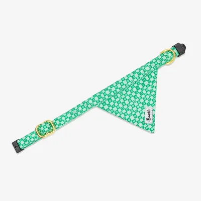 French Bandit - Bandana pour chat imprimé à carreaux vert orné de fleurs French Bandit - Bandana pour chat imprimé à carreaux vert orné de fleurs