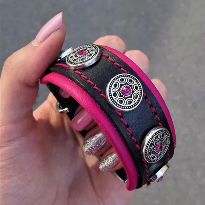Das handgefertigte Welpenhalsband Bijou. Das handgefertigte Welpenhalsband Bijou.