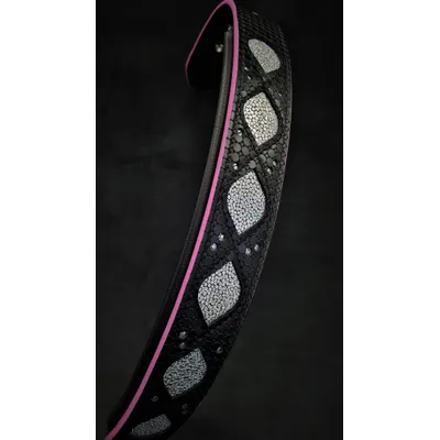 Bestia Custom Dog Gear - Le collier Ariel Rose