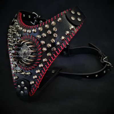 Bestia Custom Dog Gear - Le harnais David cousu à la main noir et rouge Bestia Custom Dog Gear - Le harnais David cousu à la main noir et rouge