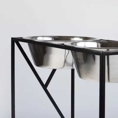 Bagane Set de 2 gamelles surélevées en acier, socle design métal noir Yumi Bagane Set de 2 gamelles surélevées en acier, socle design métal noir Yumi