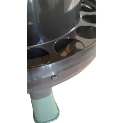 Gasco - Mangeoire plastique recyclé sur pieds 8 kg couleur aléatoire