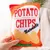 IntiMeg Jouet couineur pour chien Chips de pommes de terre IntiMeg Jouet couineur pour chien Chips de pommes de terre