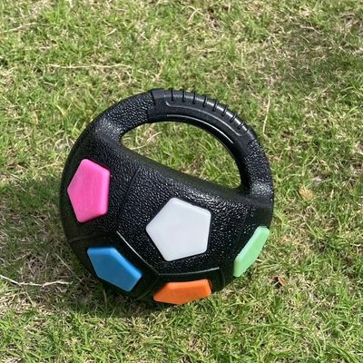 IntiMeg Juguete para perros con forma de balón fútbol que se sostiene mano