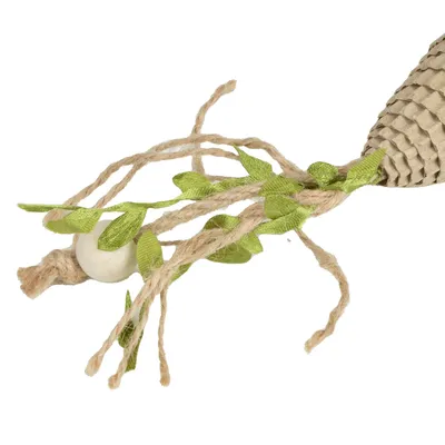 Jouet pyramide carton et ficelles pour chat