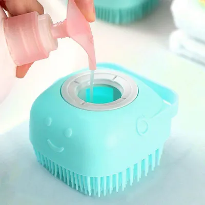 Brosse avec distributeur de savon bleu