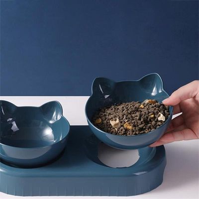 Distributeur automatique et gamelles pour chat