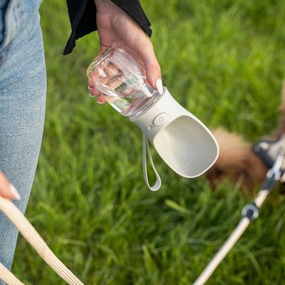 lionto tragbare, auslaufsichere Hundetrinkflasche aus ABS-Kunststoff