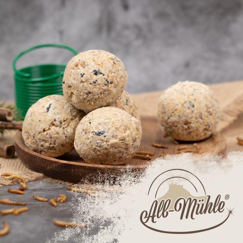 Lyra Pet® Boulettes de mésanges du moulin d'Alb Protéine + distributeur