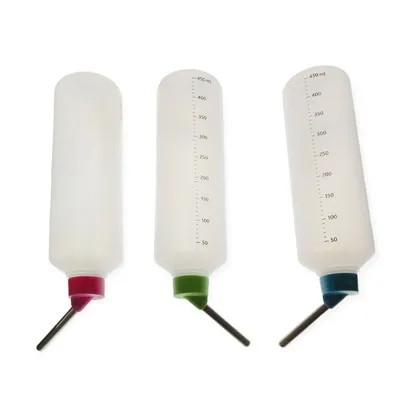 Un lot de deux biberons en plastique 450ml pour chinchillas, lapins couleur