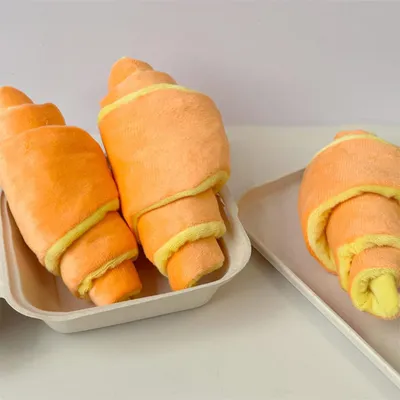 IntiMeg Jouet en forme de croissant pour chien