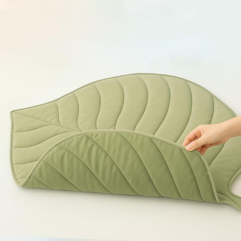 Qinhul Tapis rafraîchissant en forme de feuille pour chats et chiens