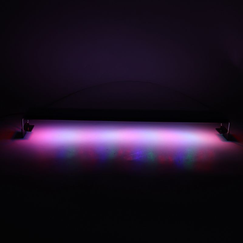 Quatre rangées de changement de couleur fish tank lumière 220V