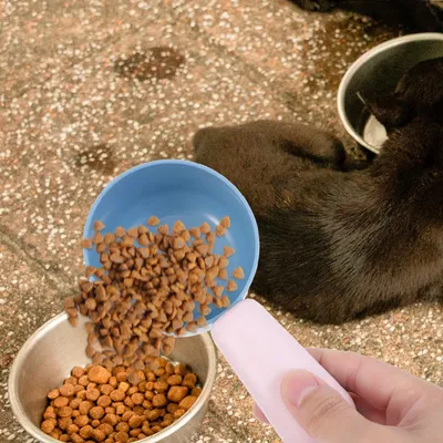 Pelles à nourriture pour animaux