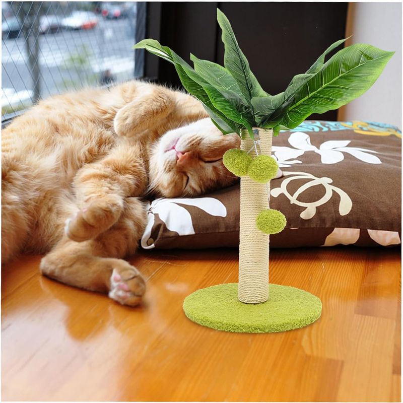 Griffoir pour chat avec jouets suspendus