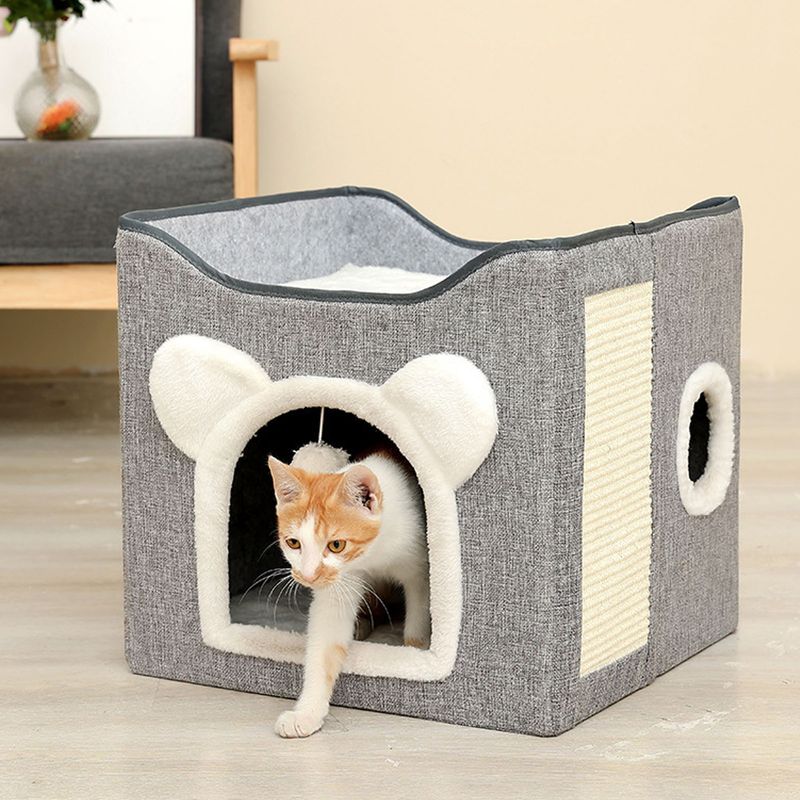Cache-chat avec griffoir à boule suspendu