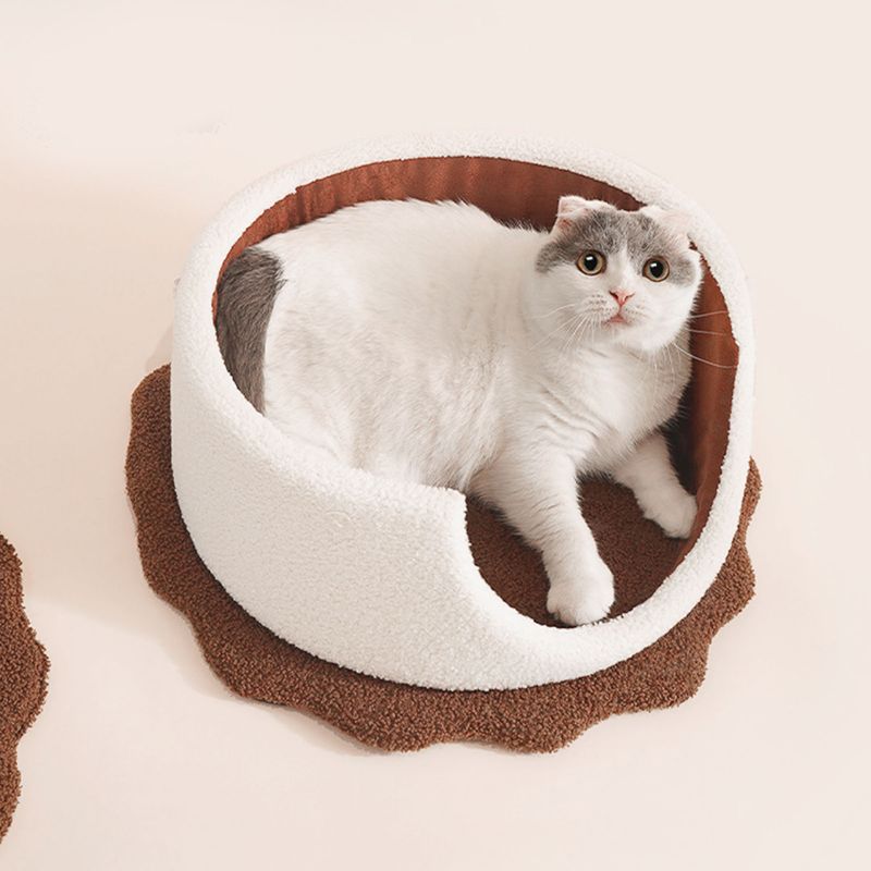 Lit pour chat fermé en forme de biscuit