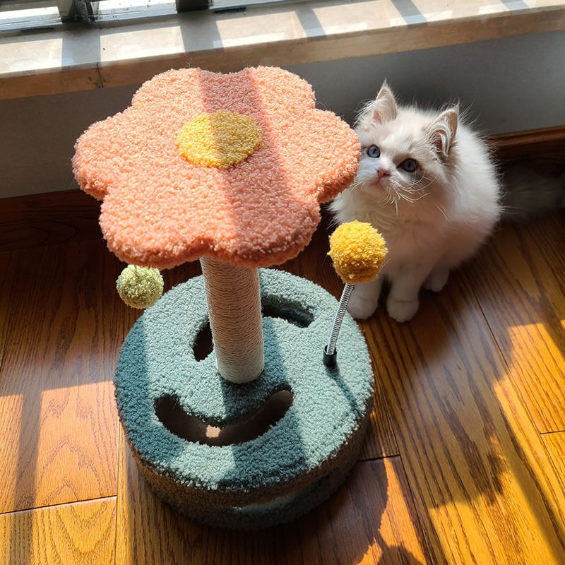 Arbre à chat avec balles interactives