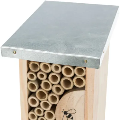 Hôtel pour abeille Hauteur 30 largeur 9.5 profondeur 14 cm.