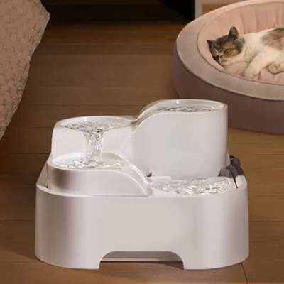 Distributeur d'eau automatique pour chat de type cascade