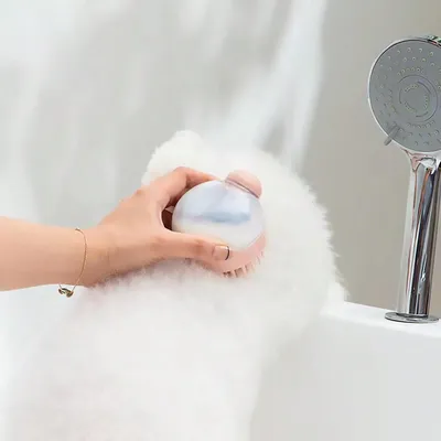 Brosse de bain pour chien avec distributeur de savon