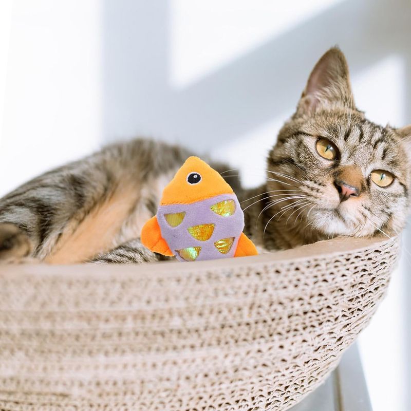 Jouet en peluche en forme de poisson à l'herbe à chat