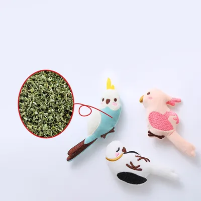 Oiseau en peluche pour chat avec herbe à chat