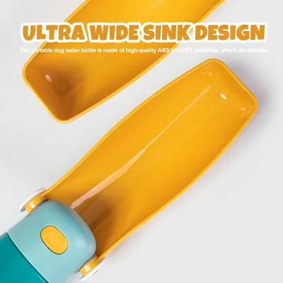 Gourde portative pour chiens en mouvement