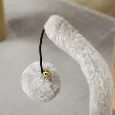 Arbre à chat avec griffoir et jouets