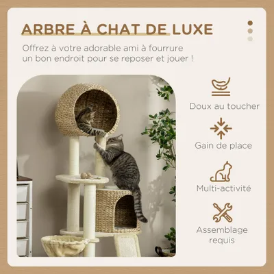 Équipé de griffoirs en sisal naturel et d'arbres à chat Équipé de griffoirs en sisal naturel et d'arbres à chat