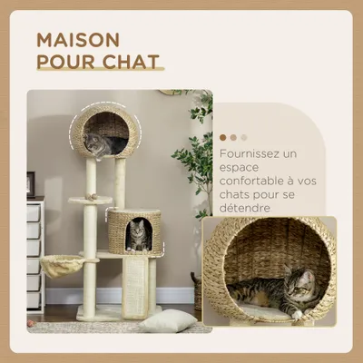 Équipé de griffoirs en sisal naturel et d'arbres à chat Équipé de griffoirs en sisal naturel et d'arbres à chat