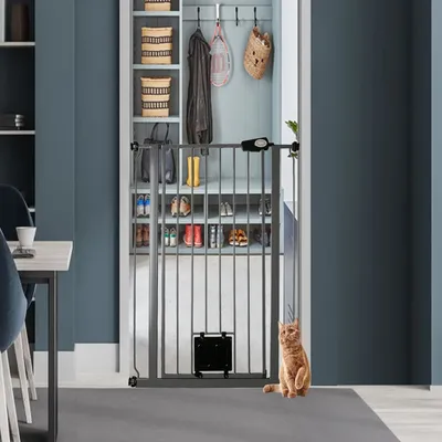 Bettacare Barrière avec Trappe Verrouillable, 107,4cm–115cm, Hauteur 104cm Bettacare Barrière avec Trappe Verrouillable, 107,4cm–115cm, Hauteur 104cm