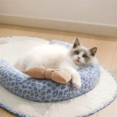 HausPets Lit Rafraîchissant pour Chats, Glissant, avec Oreiller en U