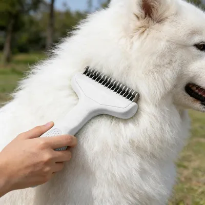 Zoomtopia Brosse autonettoyante chat chien poils longs blanc métal Zoomtopia Brosse autonettoyante chat chien poils longs blanc métal