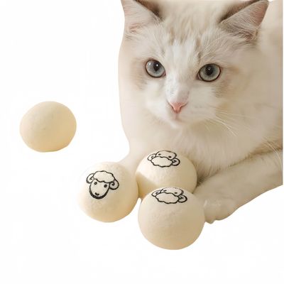 FurryFusion Balle de laine silencieuse pour chats et chiens