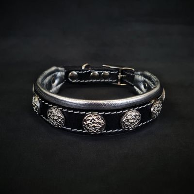 Das Halsband „Heki“.