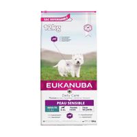 Packung Eukanuba Hundefutter für ausgewachsene Hunde mit empfindlicher Haut - Eu