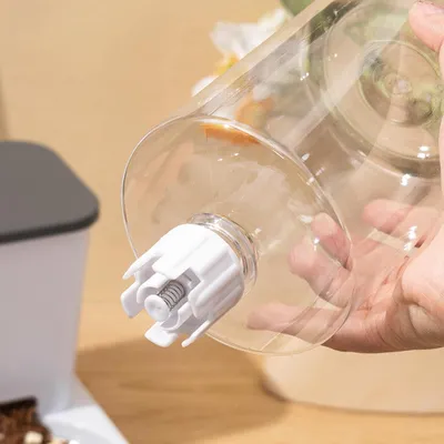 HausPets 2in1 Katzenfutter- und Wasserspender Rutschfest Tragbar