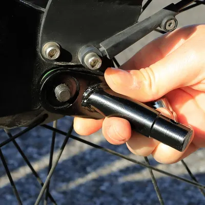 lionto Fahrradanhängerkupplung universal aus Stahl, schwarz lionto Fahrradanhängerkupplung universal aus Stahl, schwarz