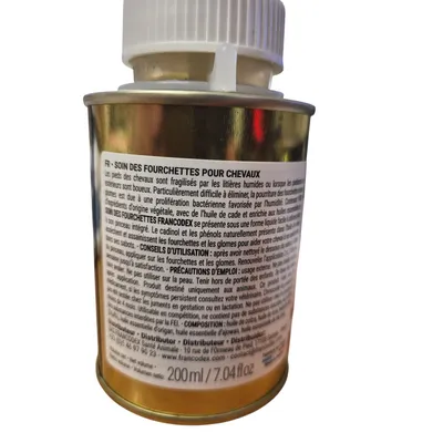 Soin des fourchettes pour chevaux à l huile de cade - Francodex 200 ml Soin des fourchettes pour chevaux à l huile de cade - Francodex 200 ml