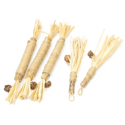 Canadian Cat Company Katzenspielzeug aus Matatabi mit Baststreifen Canadian Cat Company Katzenspielzeug aus Matatabi mit Baststreifen